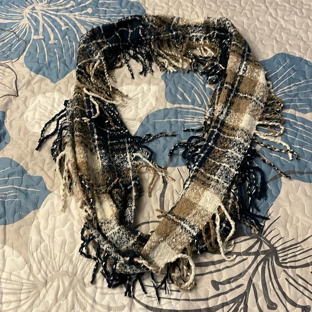 💜4/$16 fringe plaid circle scarf